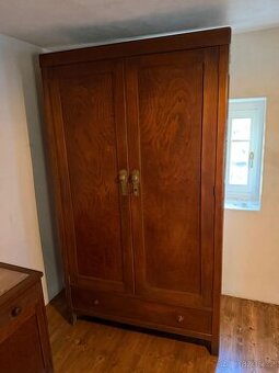 Stará masivní šatní skříň – původní stav, chalupa / vintage