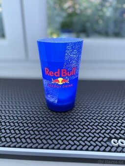 Red Bull kelímek nepoužitý svítící