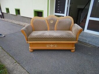 pohovka stylová, ůložný prostor