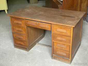 psací stůl do prostoru / centrál zámek / 30. léta 20. stol.