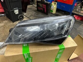 Superb 3 přední světlo