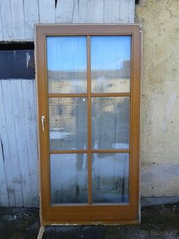 Dřevěné balkonové dveře 111 x 216 cm