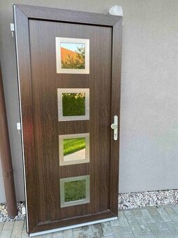 Vchodové dveře