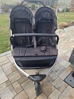 Kočár pro dvojčata