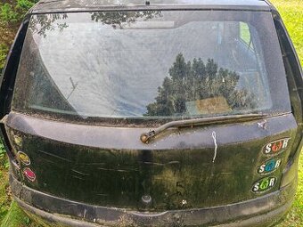 Fiat Punto 2 (5-ti dveř.) - černé páté kufrové dveře