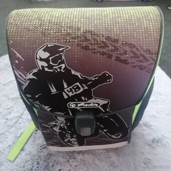 Chlapecká školní aktovka