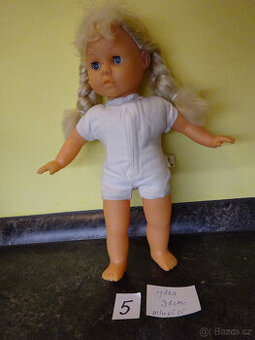 Panenka s copánky