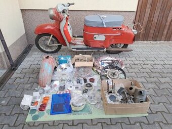 Manet M100 r.v. 1959 v započaté renovaci