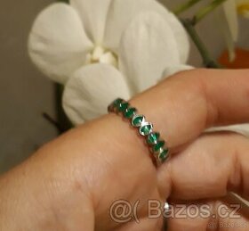 Nový dámský ocelový prsten prstýnek vel 54 zelené kamínky