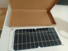 Solární panel na nabíjení telefonu