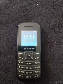 Tlačítkový telefon Samsung