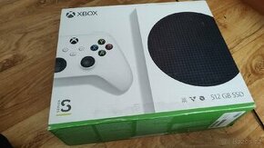 Xbox series S + dva ovladače - 1