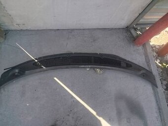 Plast pod čelní sklo Chrysler Voyager