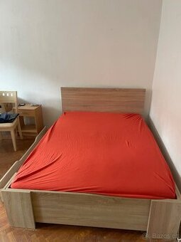 Prodám 3 roky starou postel 140x200