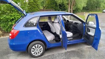 Velice zachovalá málo  jetá Škoda Fabia II 1.2 kombi .