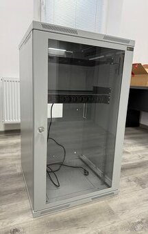Prodám nástěnný rack Solarix Sensa 21U + příslušenství - 1