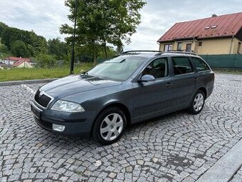 ŠKODA OCTAVIA COMBI 2.0i DSG / TOP STAV