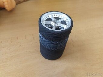 Různá kola na RC modely 1:10