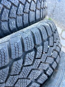 Zimní pneu 165/65 r14 nádherný vzorek