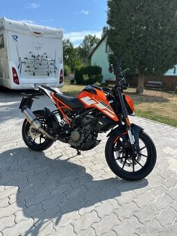 Prodám KTM Duke 125 (2018) – skvělý stav, laděný výfuk LeoVi
