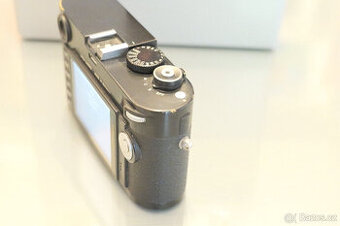 Leica M (Typ 240) černá - klasická, s černým lakem a známkam