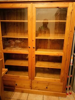 Dřevěná knihovna MASIV