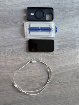 IPhone 13 Pro s krytem a tvrzeným sklem