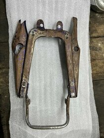 Podsedadlový plech kývačka