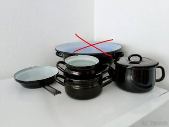 Staré, černé, smaltované nádobí