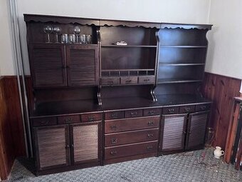 Starožitný kredenc