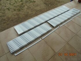 vnitřní plastové  parapety REHAU + krytky