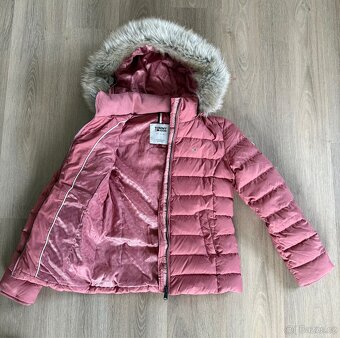 Péřová bunda Tommy Jeans
