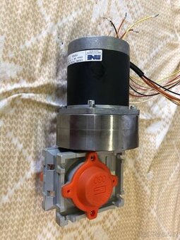 elektromotor s převodovkou - nový
