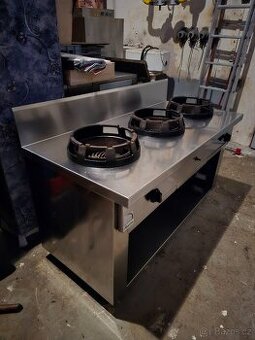 Sporák plynový se 3 hořáky WOK Casta