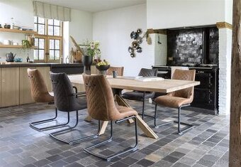 Masivní jídelní stůl - Jardino