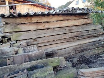 Dubové trámy 100 let staré a stodolu