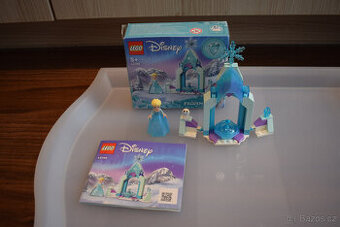 Lego Disney 43199 Elsa a zámecké nádvoří