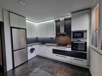 Pronájem luxusního bytu 1+1 s balkonem, Karviná, ve Svahu