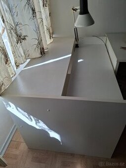 Pracovní stůl + přídavný PC stůl a kontejner