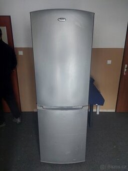 Lednice s mrazákem Whirpool. Prosím nejdřív přeččíst popis.
