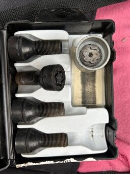 pojistné šrouby do kol Bmw, mini