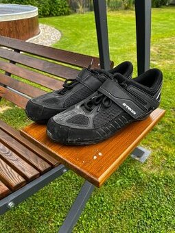 Cyklistické tretry Decathlon