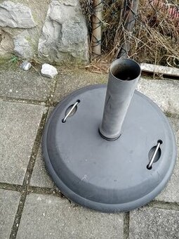 Daruji za odvoz betonový stojan na slunečník
