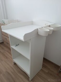 Přebalovací pult/knihovna IKEA