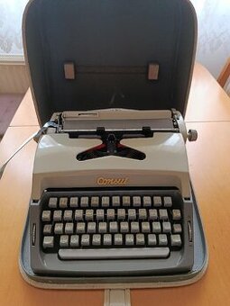 Prodám kufříkový psací stroj