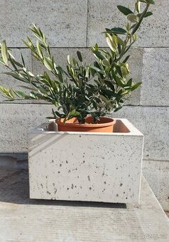 Betonový květináč 33x33x20