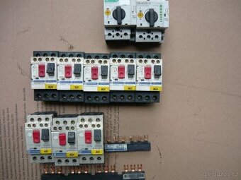 Motorový spouštěč  PKZM0 MOELLER     90 kč