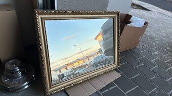 Zrcadlo ve zlatém rámu