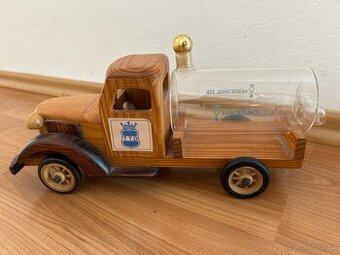 Dřevěné auto