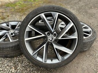 Alu orig letní sada Škoda Vega 5x112 8J ET44 235/40 R19